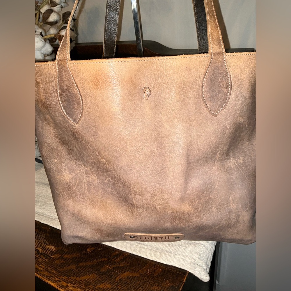 NWOT Bed Stu Leather Charlotte Reversible Shoulder Bag Tote Black Grey $255 - Picture 12 of 16